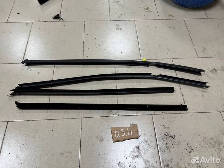 Уплотнитель стекла Kia Stinger