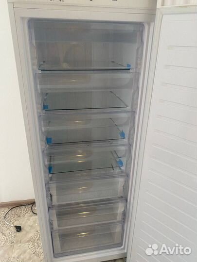 Морозильная камера Haier HF300