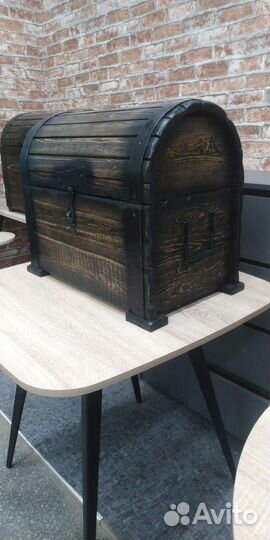 Сундук из дерева 