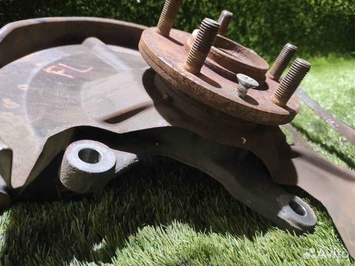 Ступица передняя левая Mazda Cx7 2007