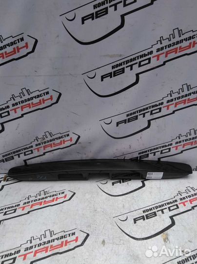 Накладка задней двери nissan wingroad JY12 NY12 Y1