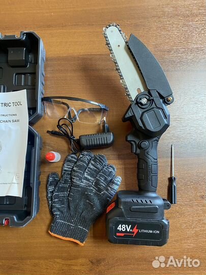 Сучкорез аккумуляторный, мини пила