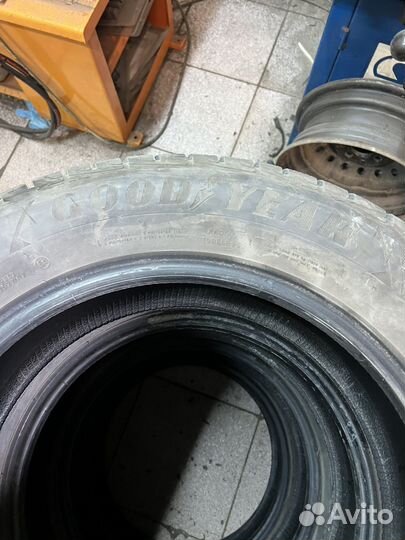 Goodyear UltraGrip Ice 225/60 R17