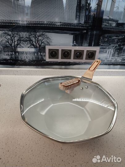 Сковорода вок, новая