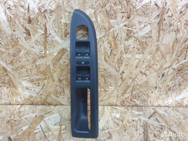 Блок управления стеклоподъемниками VW Golf Plus