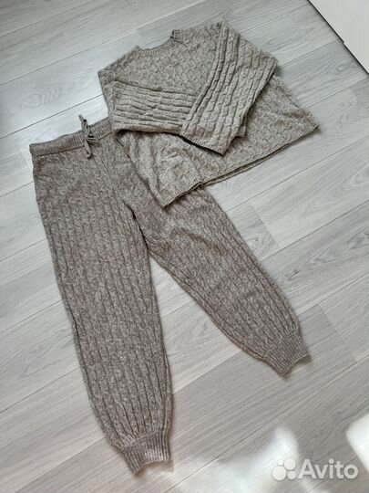 Костюм женский трикотажный H&M свитер и джоггеры