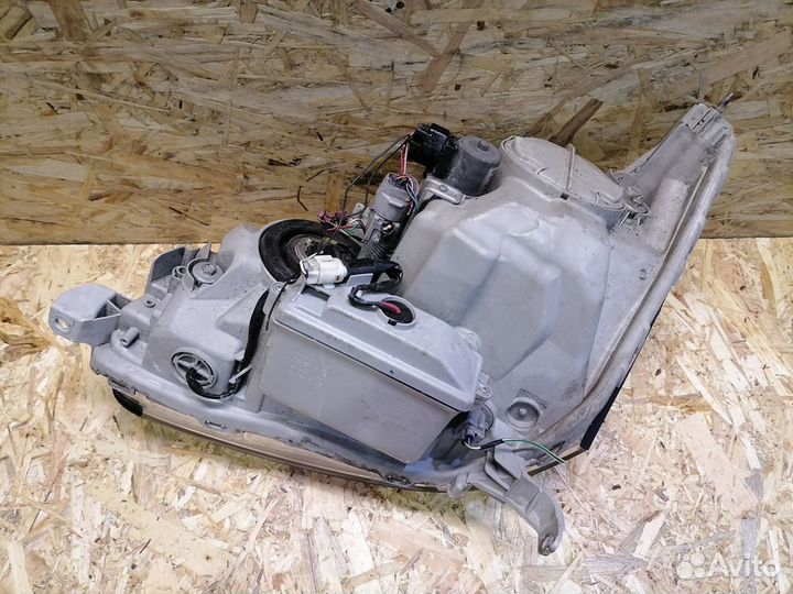 Фара правая Lexus LS430 Toyota Celsior rest ксенон