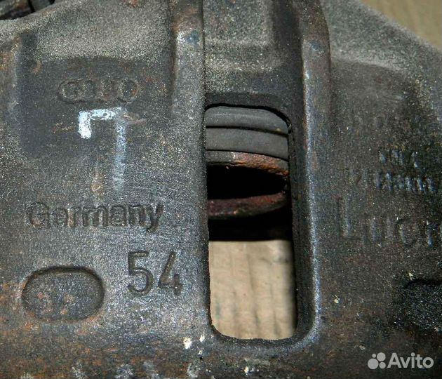 Суппорт передний правый VW Passat B5