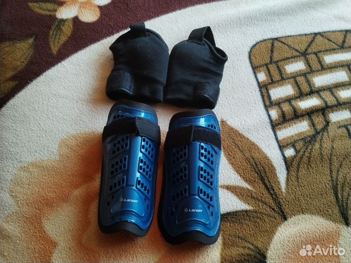 Щитки футбольные детские Larsen