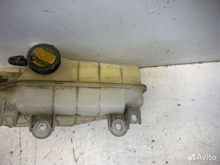 Бачок расширительный Toyota Land Cruiser 200