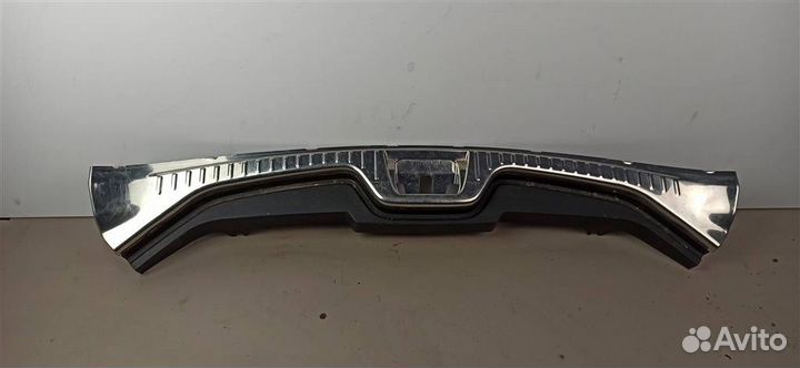 Облицовка задней панели (багажника) volvo V60 CRO