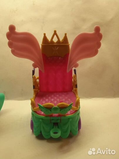 Трон Искорки и машинка Спайка. My little pony