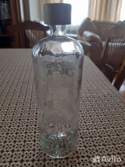 Пустая бутылка из под водки