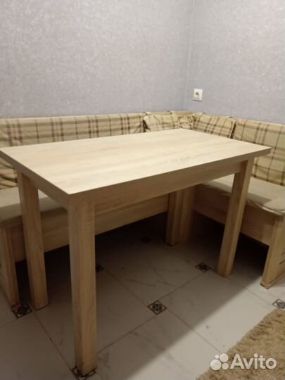 Кухонный стол и стулья