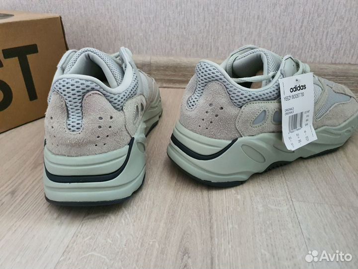 Кроссовки Adidas Yeezy Boost 700 44 eur