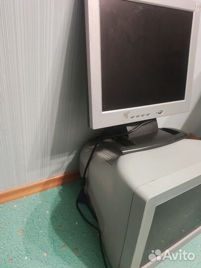 Два старых монитора