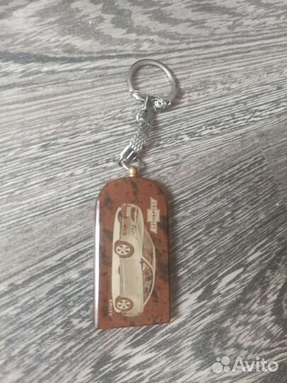 Брелоки и колпачки с логотипом VW и Chevrolet