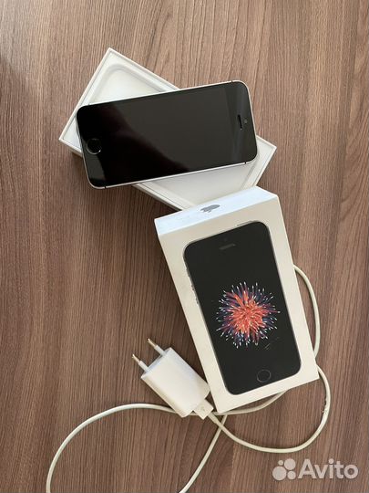 iPhone SE, 32 ГБ