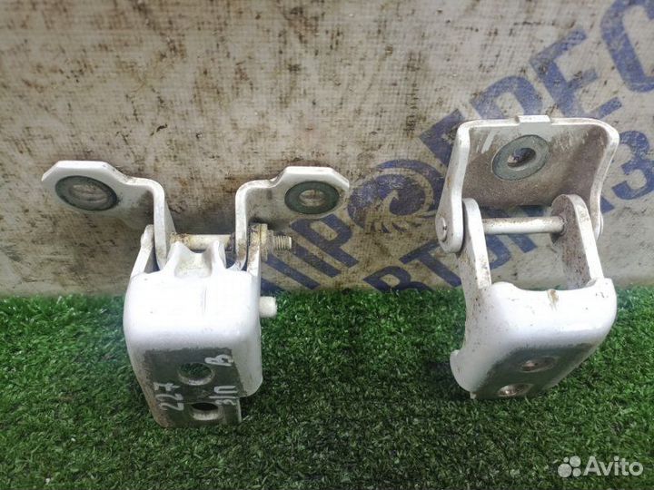 Петля двери задняя правая Renault Fluence седан