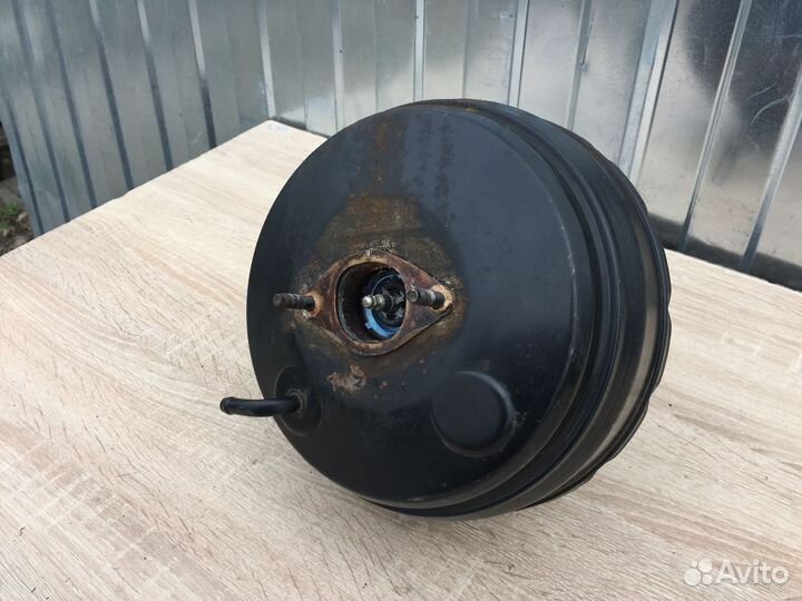 Вакуумник тормозной Toyota land cruiser 80 96г