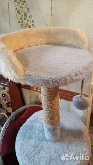 Домик для кошек с когтеточками и лежанками новый