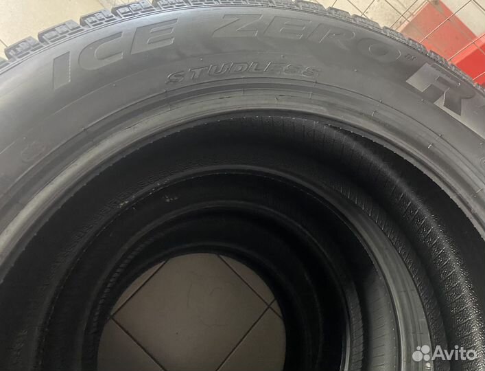 Pirelli Ice Zero FR 235/55 R19 105H