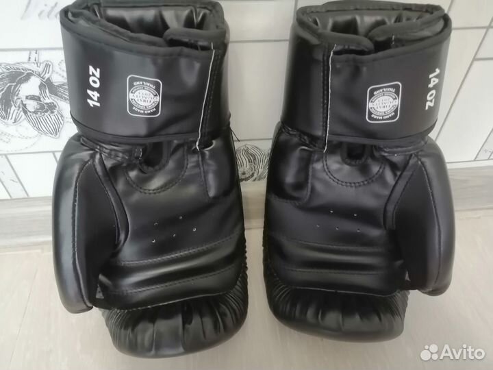 Боксерские перчатки 14 oz Twins