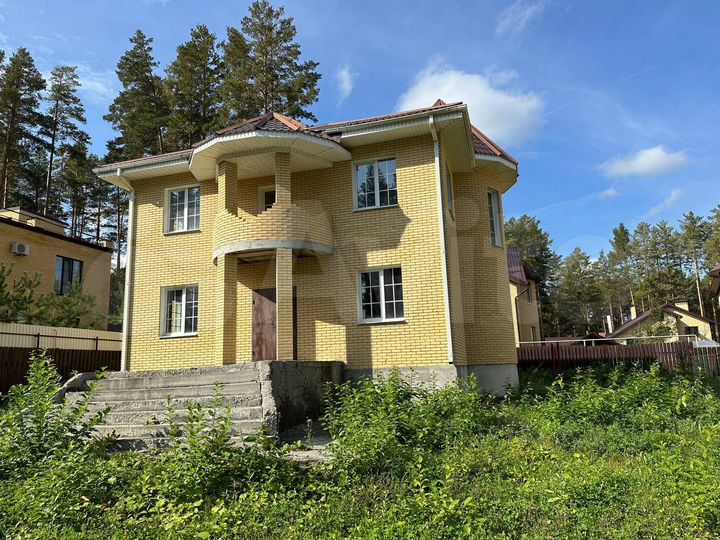 Коттедж 180 м² на участке 9 сот.
