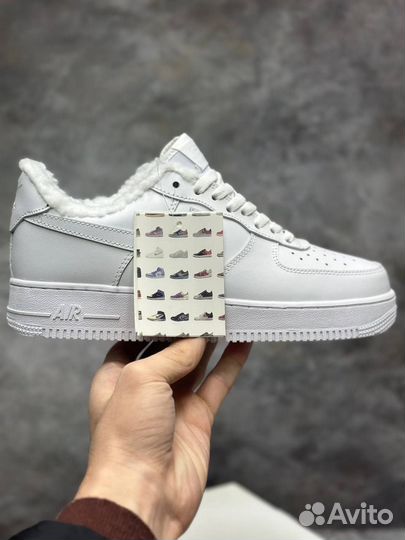 Кроссовки nike AIR force 1 белые с мехом