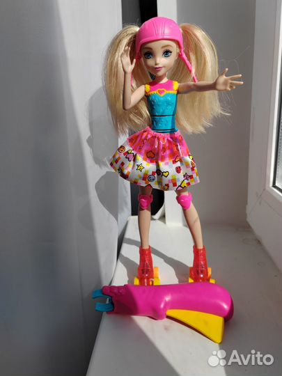 Кукла барби на роликах