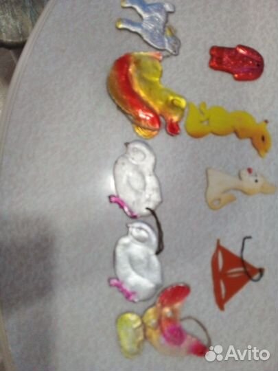 Игрушки ел.картонаж, колкий пластик