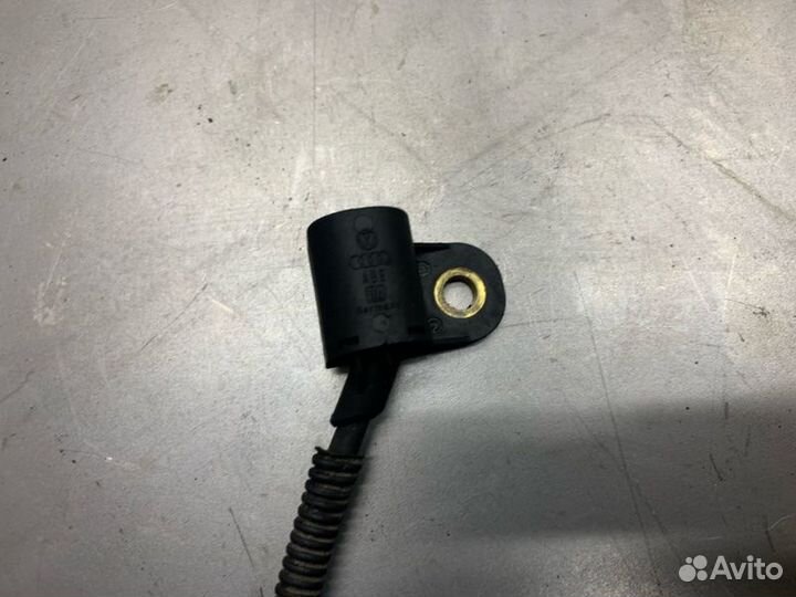 Датчик положения коленвала Volkswagen Touran