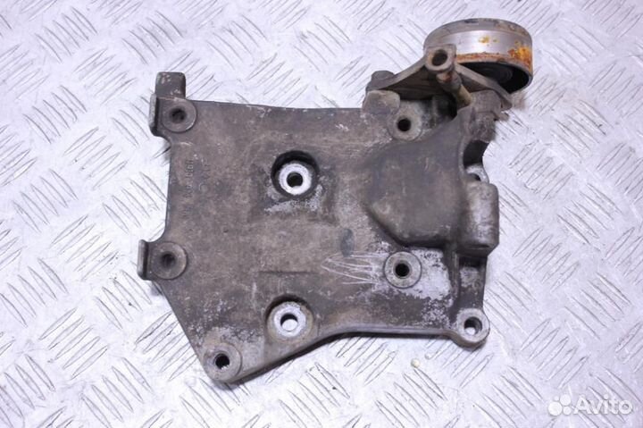 Кронштейн генератора Nissan Almera N16