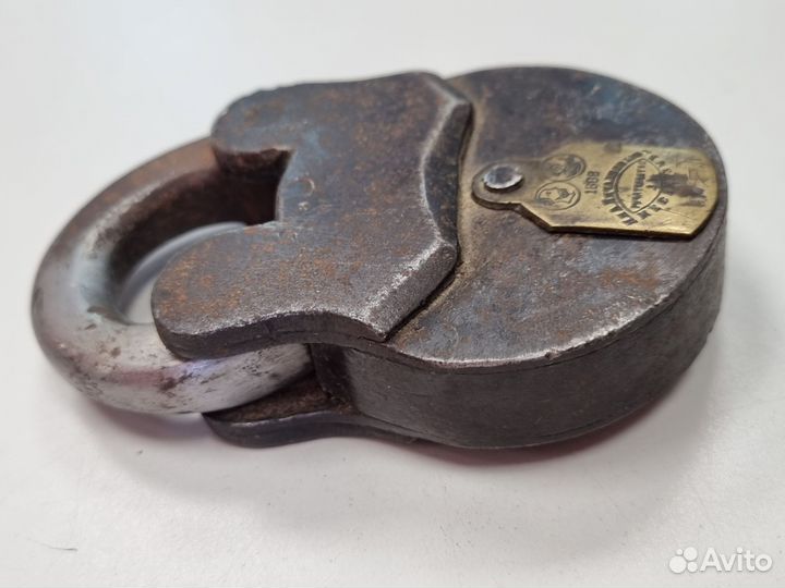 Антикварный навесной замок, без ключа