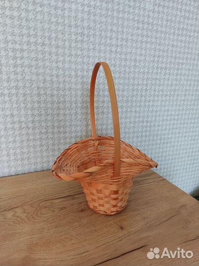 Корзина плетеная для цветов подарков конфет