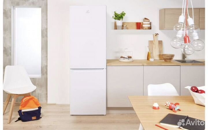 Холодильник Indesit DS4160W белый