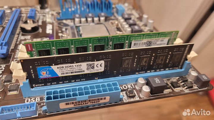 Материнская плата с процессором и памятью