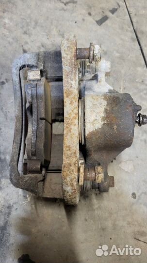 Суппорт тормозной передний левый Hyundai Elantra