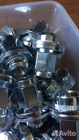 Гайка колёсная Toyota LC200