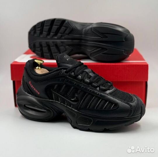 Кроссовки Nike Supreme