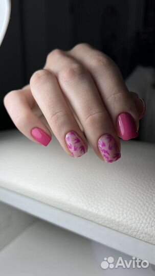 Модель на маникюр