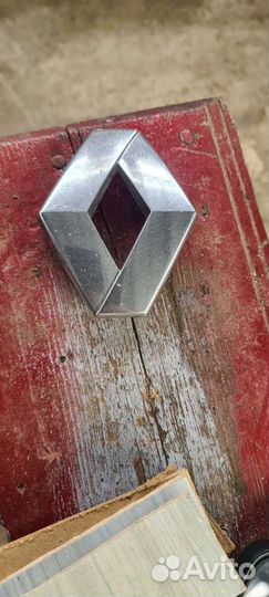 Эмблема передняя renault logan 1 рено логан 1