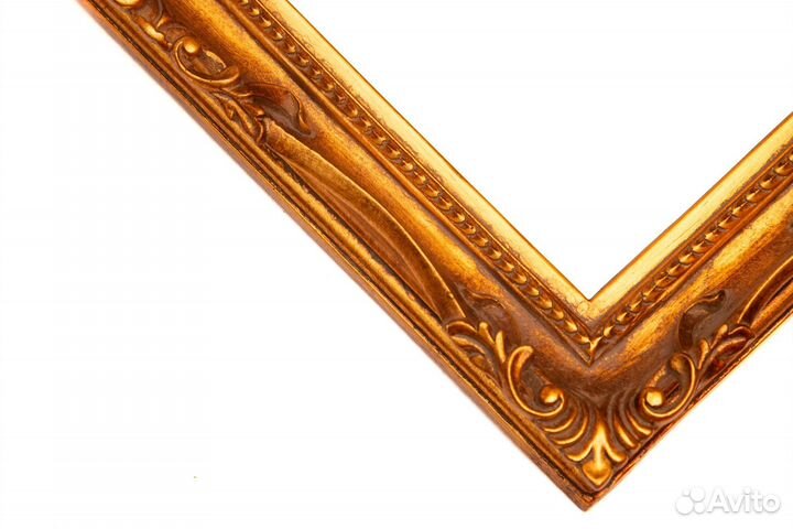 Зеркало в позолоченной раме. Новое