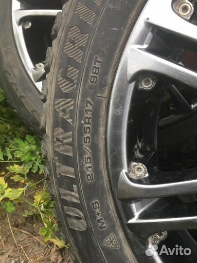 Goodyear UltraGrip 215/55 R17 98T