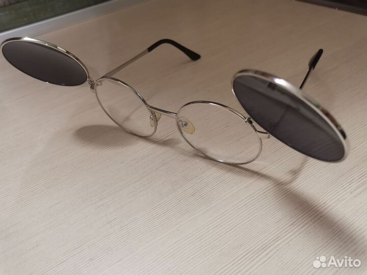 Очки солнцезащитные