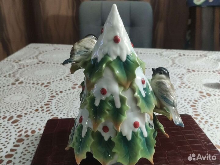 Фигурка -елка с птицами, фарфор,ручн.работа, колле