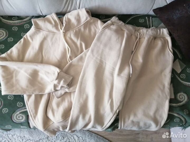 Спортивный костюм женский