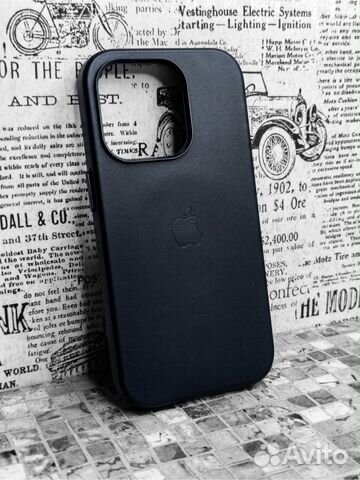 Оригинальный кожаный чехол на iPhone 12 / 13 / 14
