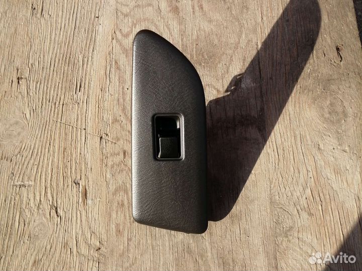 Кнопка стеклоподъемника п/л Nissan Pulsar FN15