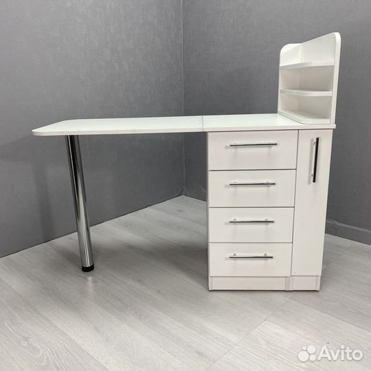 Стол маникюрный новый